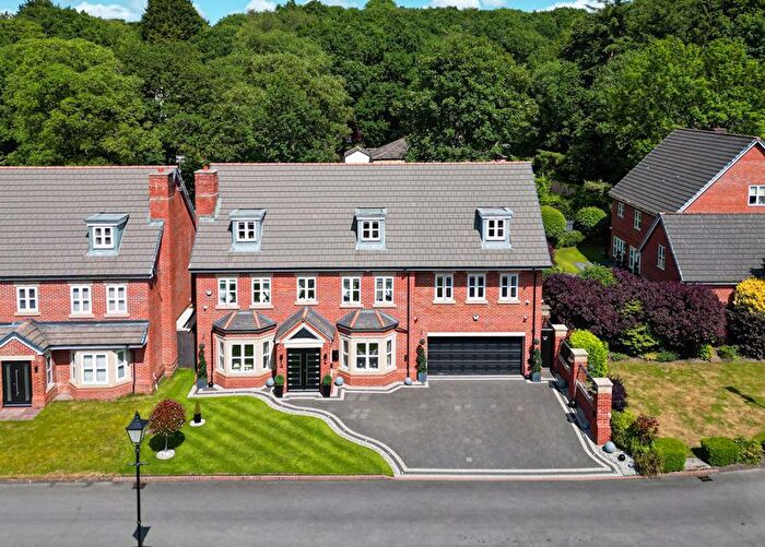 6 Bedroom Detached House For Sale In Woodlands Park Close, Haigh, WN1
