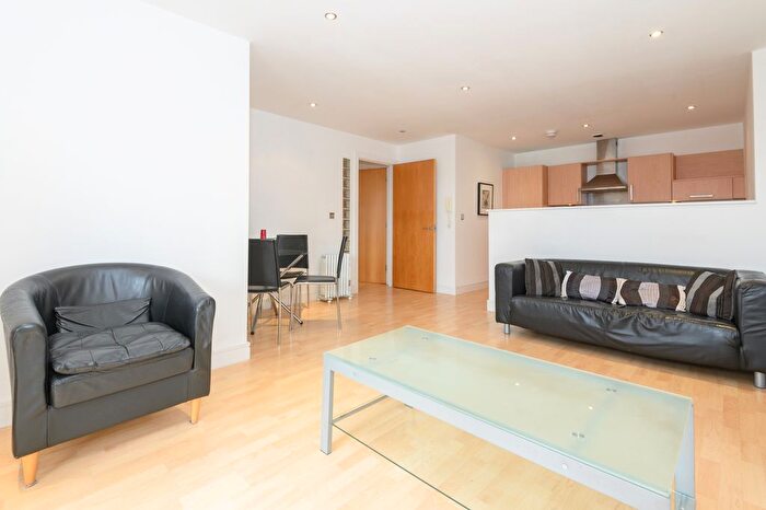 2 Bedroom Flat To Rent In Bowman Lane, Hunslet, Leeds, LS10