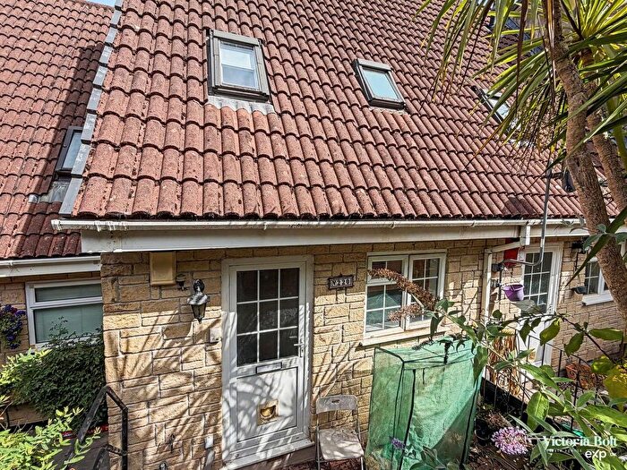 4 Bedroom Terraced House For Sale In Austin Crescent, Plymouth, PL6