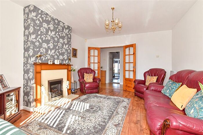 2 Bedroom Detached Bungalow For Sale In Grand Drive, Herne Bay, Kent, CT6