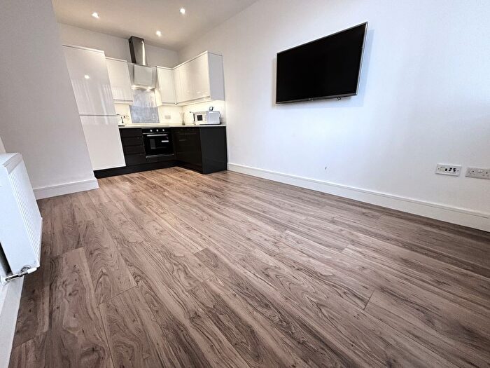 2 Bedroom Flat To Rent In Eleanor Cross Road, Waltham Cross, EN8