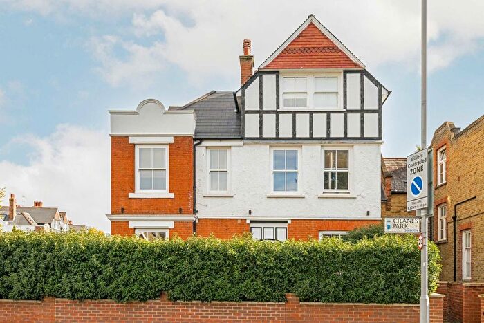 1 Bedroom Flat For Sale In Cranes Park, Surbiton, KT5