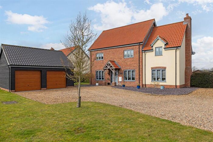 5 Bedroom Detached House For Sale In Wreningham, South Norfolk, NR16