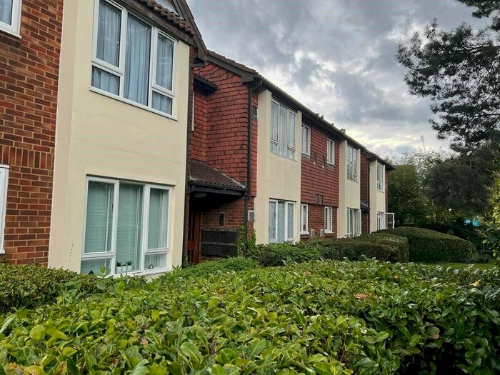 Studio To Rent In Brendon Close, Harlington, Hayes, UB3