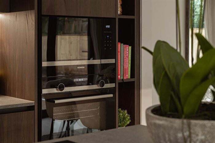 2 Bedroom Detached House For Sale In Fairlawn Road, Banstead, SM7