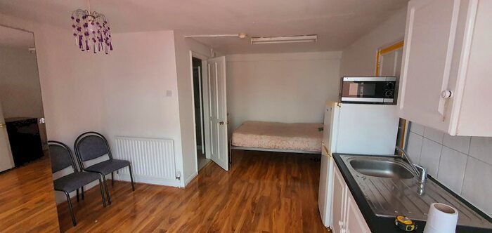 Studio To Rent In Greenford Avenue, Southall, UB1