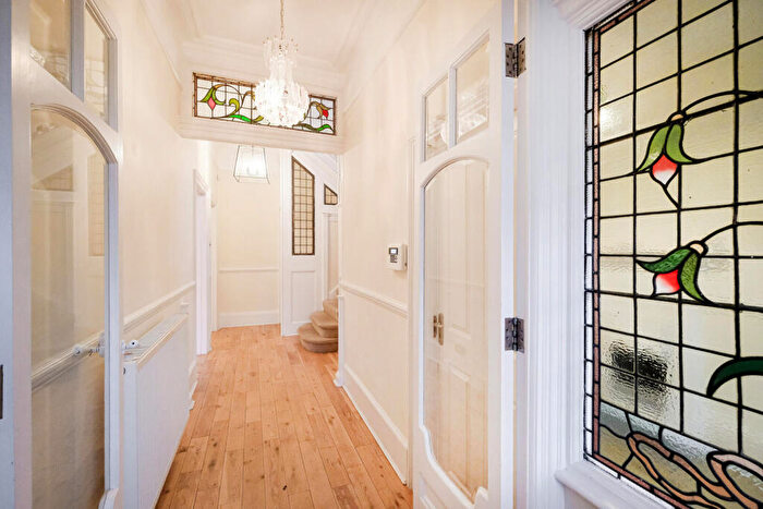 5 Bedroom House To Rent In Elms Avenue, London, N10