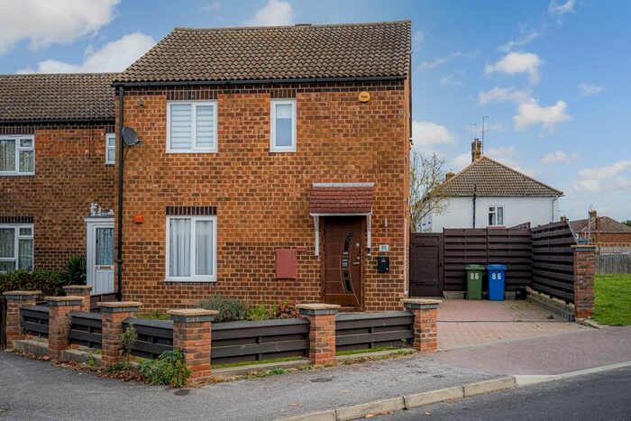 4 Bedroom Semi-Detached House To Rent In Goldfinch Close, Faversham ME13