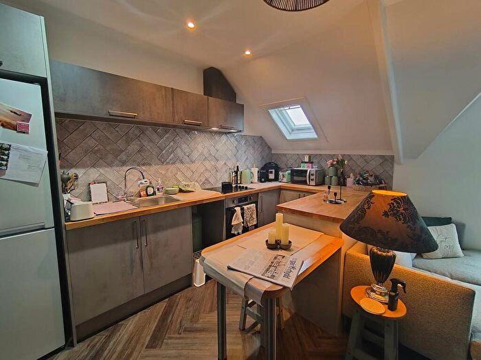 1 Bedroom Flat To Rent In Miskin Street, Second Floor, Cathays, Cardiff, CF24