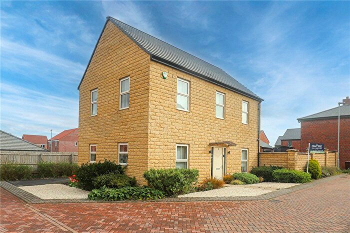 4 Bedroom Detached House For Sale In Hoult Court, Wakefield, West Yorkshire, WF1