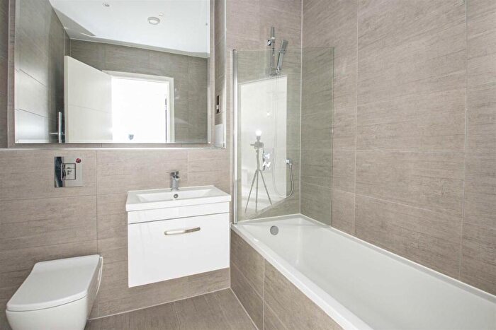1 Bedroom Apartment To Rent In Capital Drive, Linford Wood, MK14