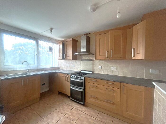 3 Bedroom Flat To Rent In Chisley Road, Seven Sisters, London, N15