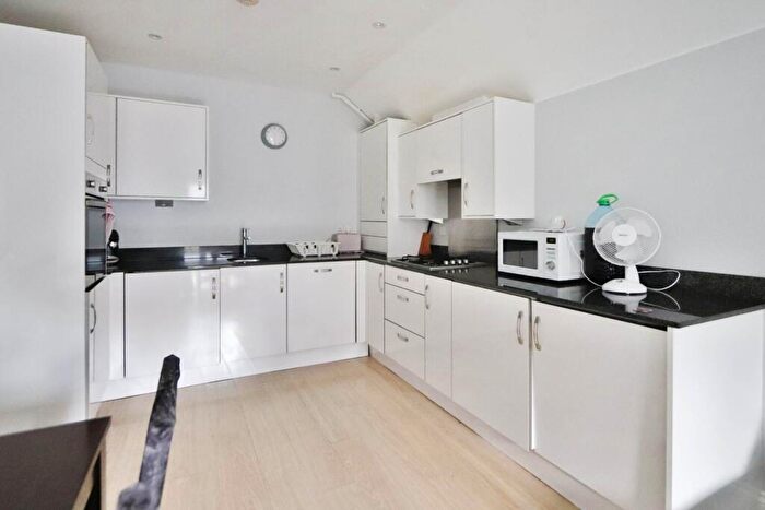 2 Bedroom Flat To Rent In Alric Avenue, New Malden, KT3