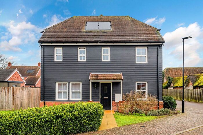 3 Bedroom End Terrace House For Sale In Meath Green Farm Close, Horley, RH6