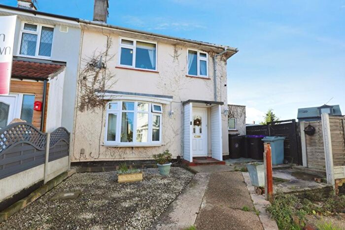 3 Bedroom Semi Detached House For Sale In Kipling Close, Grantham, NG31