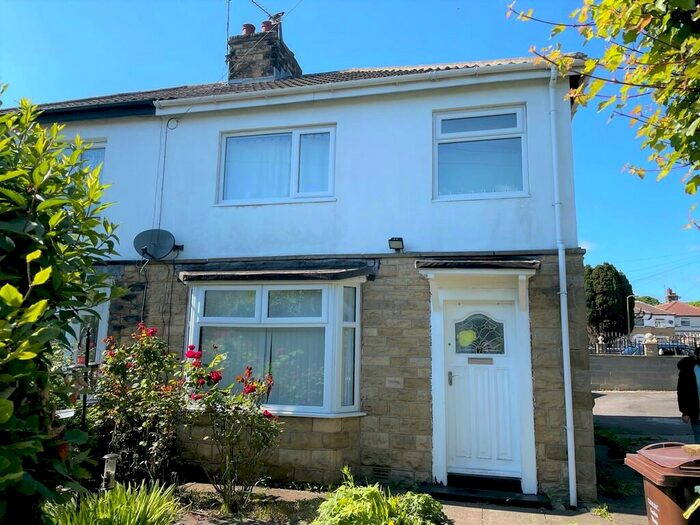 3 Bedroom Semi-Detached House To Rent In Warley Drive, Bradford, BD3
