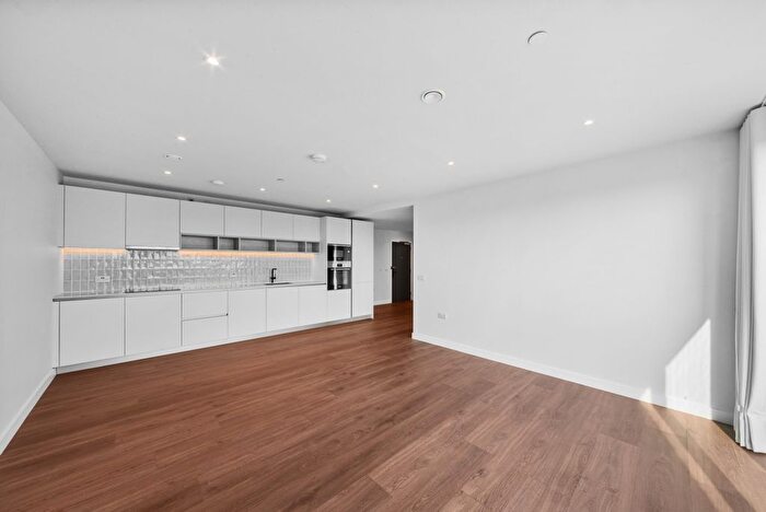 3 Bedroom Flat To Rent In Evelyn Street, Deptford, SE8