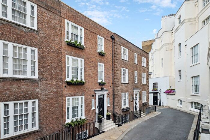 3 Bedroom Town House For Sale In Wilton Row, London, SW1X