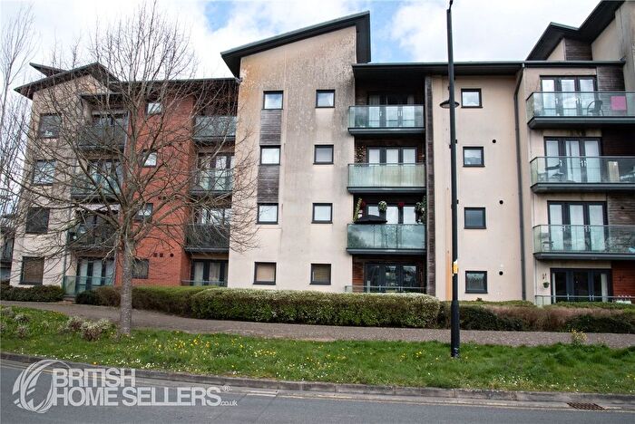 2 Bedroom Flat For Sale In Orpen Close, Swindon, Wiltshire, SN3