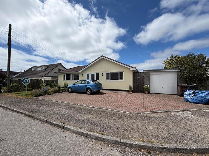 4 Bedroom Bungalow To Rent In Hendra Close, Ashton, TR13