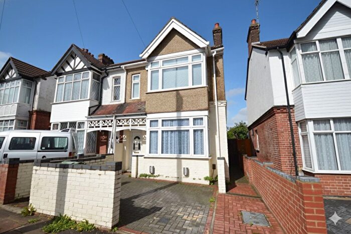 3 Bedroom Semi Detached House For Sale In Alexandra Avenue, Luton, Bedfordshire, LU3