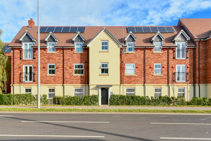 2 Bedroom Apartment To Rent In Newbury, Berkshire, RG14