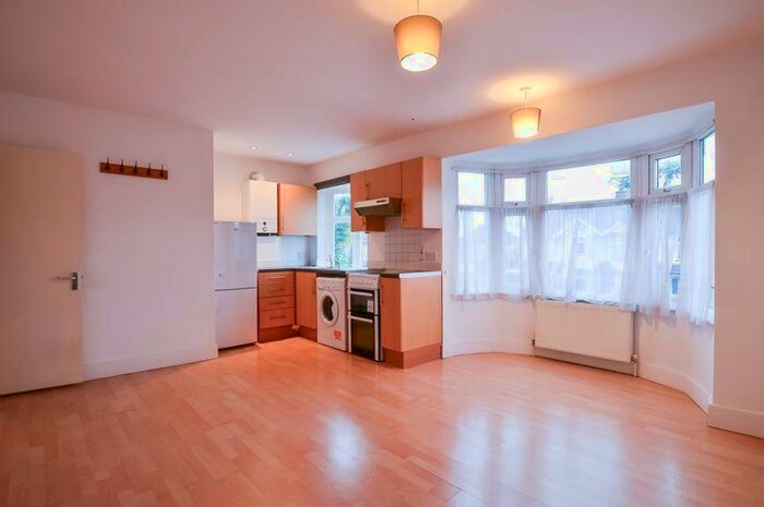 1 Bedroom Flat To Rent In Mawney Road, Romford, RM7