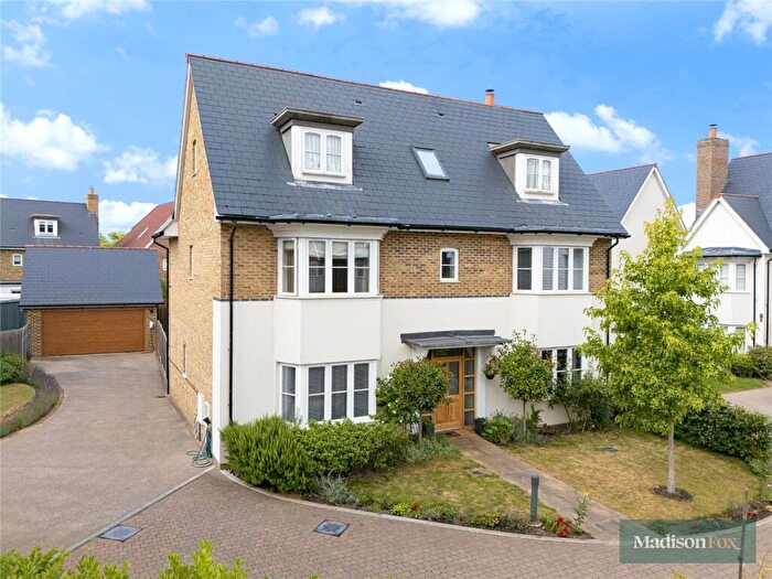 5 Bedroom Detached House For Sale In High Road, Chigwell, Essex, IG7