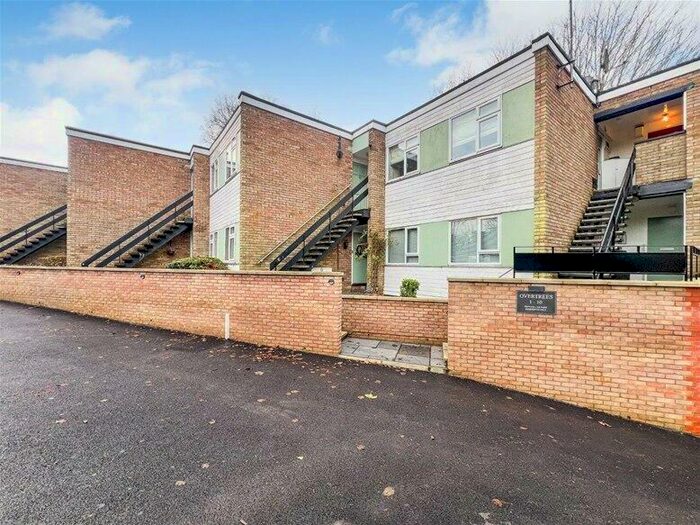 2 Bedroom Flat To Rent In Hollybush Lane, Harpenden, AL5