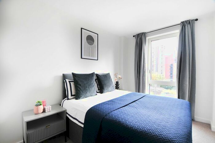 2 Bedroom Flat To Rent In Middlewood Street, Salford, M5