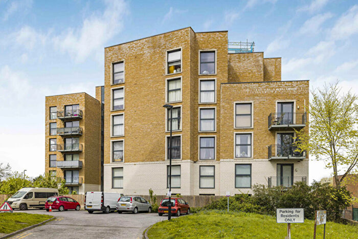3 Bedroom Apartment For Sale In Admiral Court, Croydon, CR0