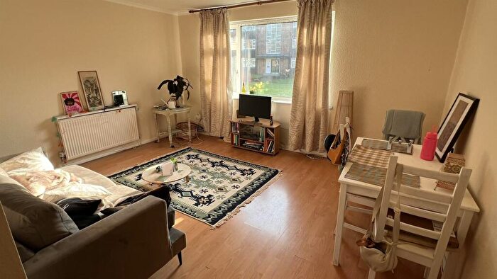 2 Bedroom House To Rent In Barlow Moor Court, Manchester, M20