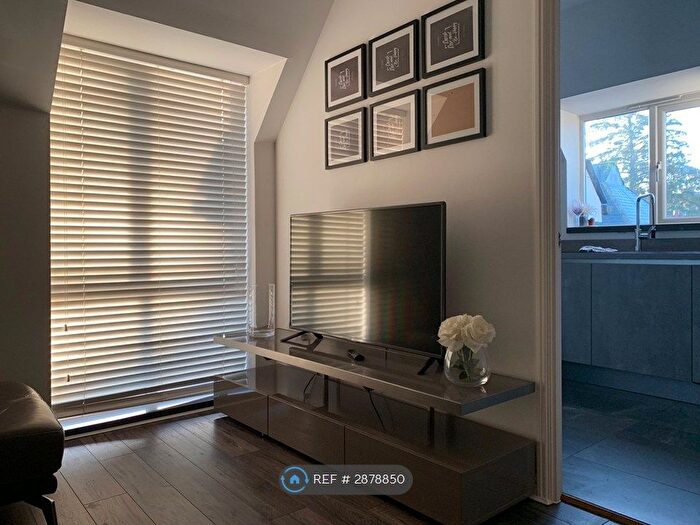 1 Bedroom Flat To Rent In Stone Court, Crawley, RH10