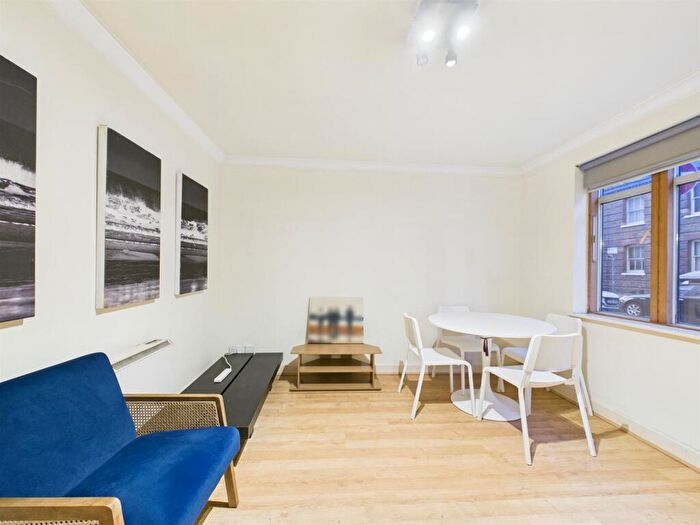 1 Bedroom Apartment For Sale In Bishops Court, Folgate Street, London, E1