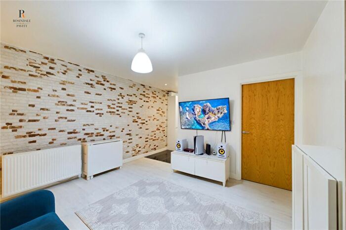 1 Bedroom Apartment For Sale In London Road, Mitcham, CR4