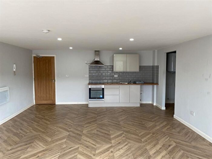 1 Bedroom Flat To Rent In Melbourne Street, Stalybridge, SK15