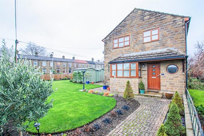 3 Bedroom Detached House For Sale In Tenterfield Road, Ossett, WF5