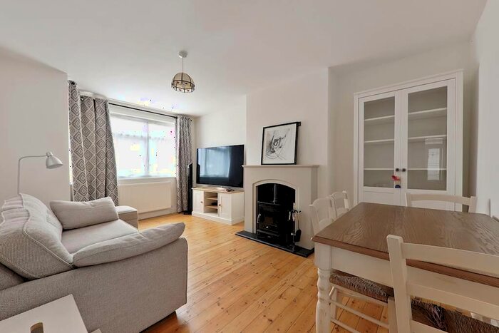 2 Bedroom Ground Maisonette To Rent In Meadowview Road, Sydenham, London, SE6