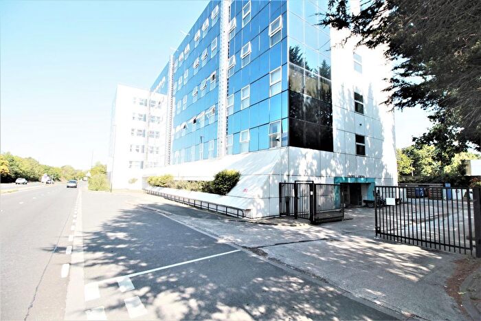 1 Bedroom Flat To Rent In London Road, Lowfield Heath, RH10