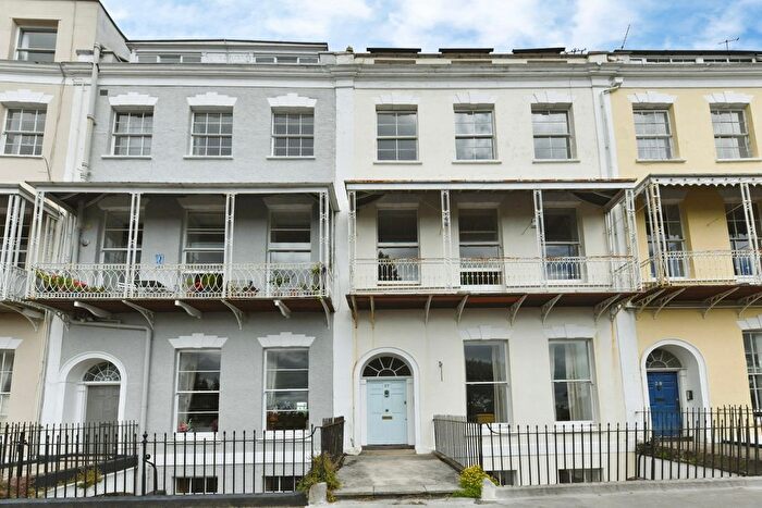 2 Bedroom Flat For Sale In Royal York Crescent, Bristol, BS8