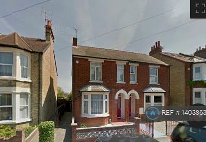 3 Bedroom Semi-Detached House To Rent In York Road, Hitchin, SG5