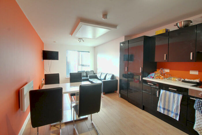 3 Bedroom Apartment To Rent In London Road, Leicester, LE2