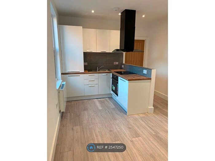 1 Bedroom Flat To Rent In Shaw Heath, Stockport, SK2