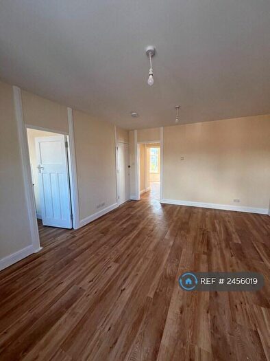 2 Bedroom Flat To Rent In High Road, London, N20