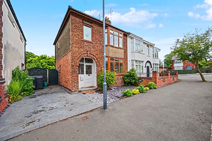 3 Bedroom Semi-detached House For Sale In Portland Road, Rugby, Warwickshire, CV21