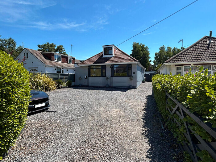 5 Bedroom Chalet For Sale In Moorland Way, Upton, Poole, BH16