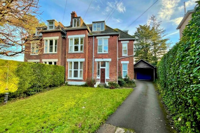 Flat To Rent In Parkstone, BH14