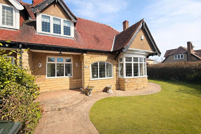 3 Bedroom Semi Detached House For Sale In Coniscliffe Road, Darlington, DL3