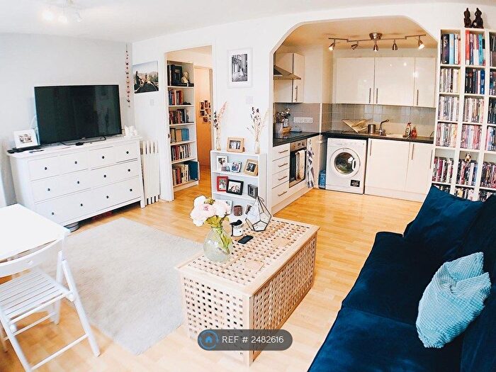 2 Bedroom Flat To Rent In Hilldrop Crescent, London, N7