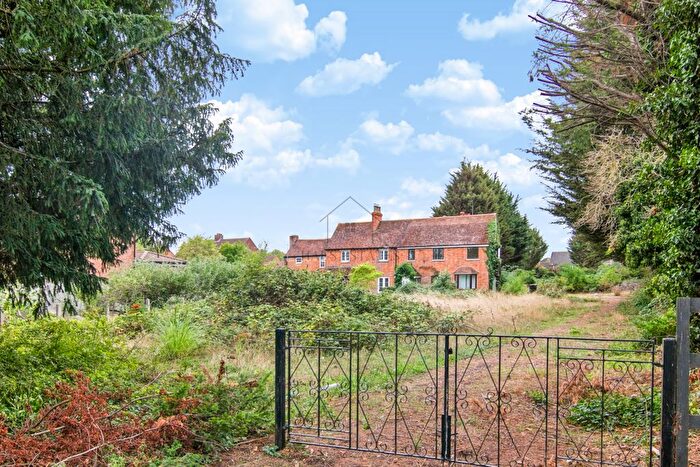 3 Bedroom Semi-Detached House For Sale In Cardington Road, Bedford, Bedfordshire, MK42
